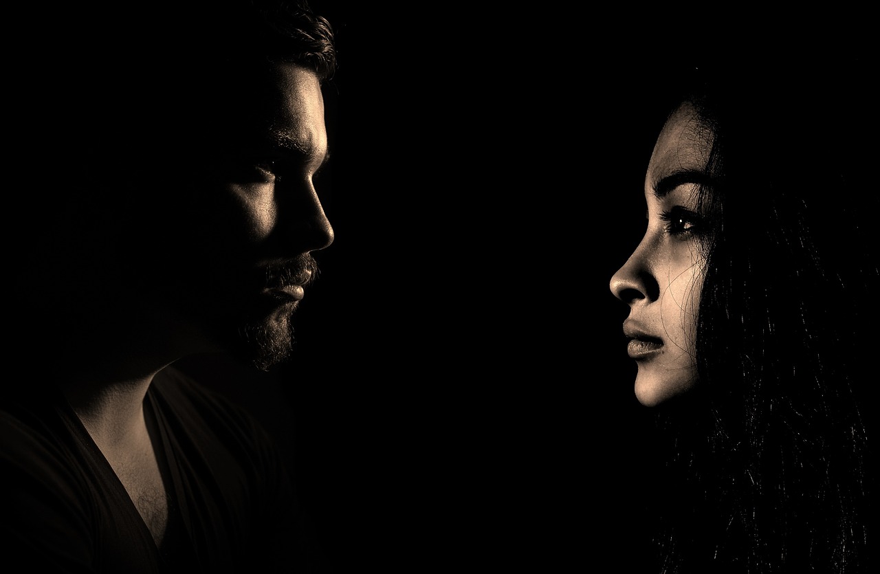 顔のたるみを防ぐための表情筋トレーニングはやりすぎるとどうなる？